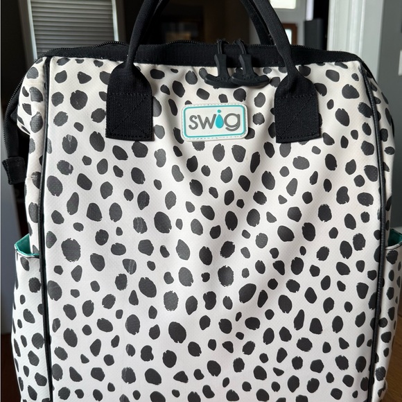 Swig Black and White Women\'s Backpack Cooler main image 4